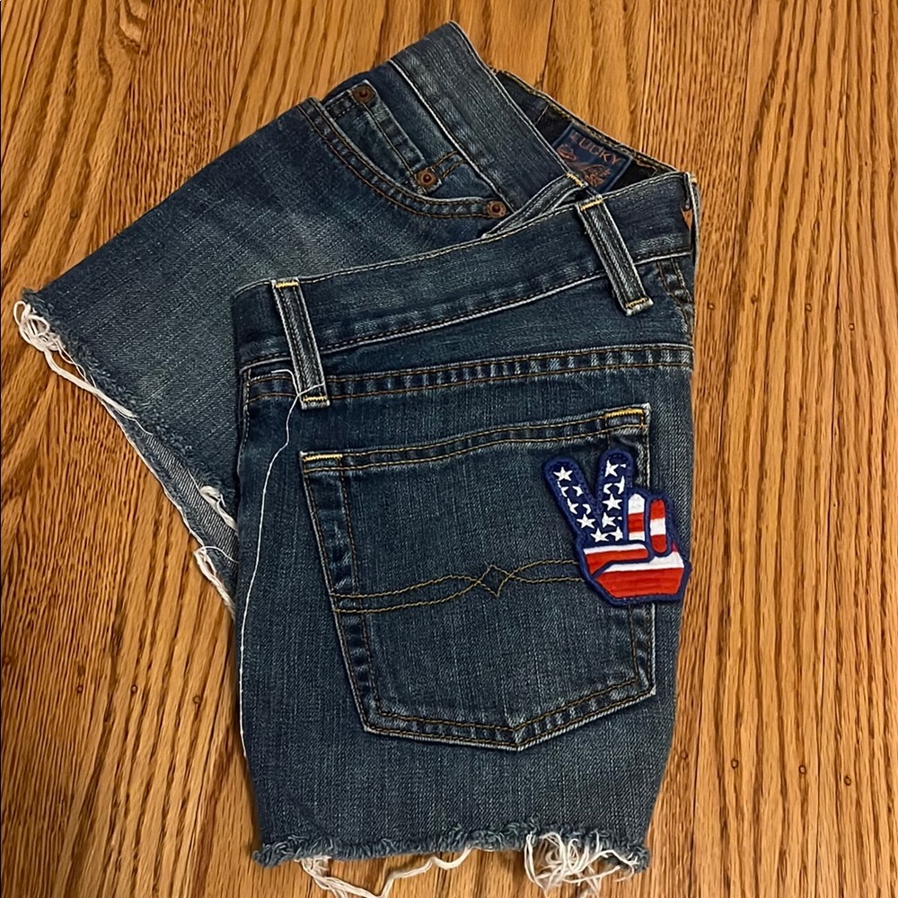 Vintage Lucky Brand Women's Jean Short with Peace Sign Patch